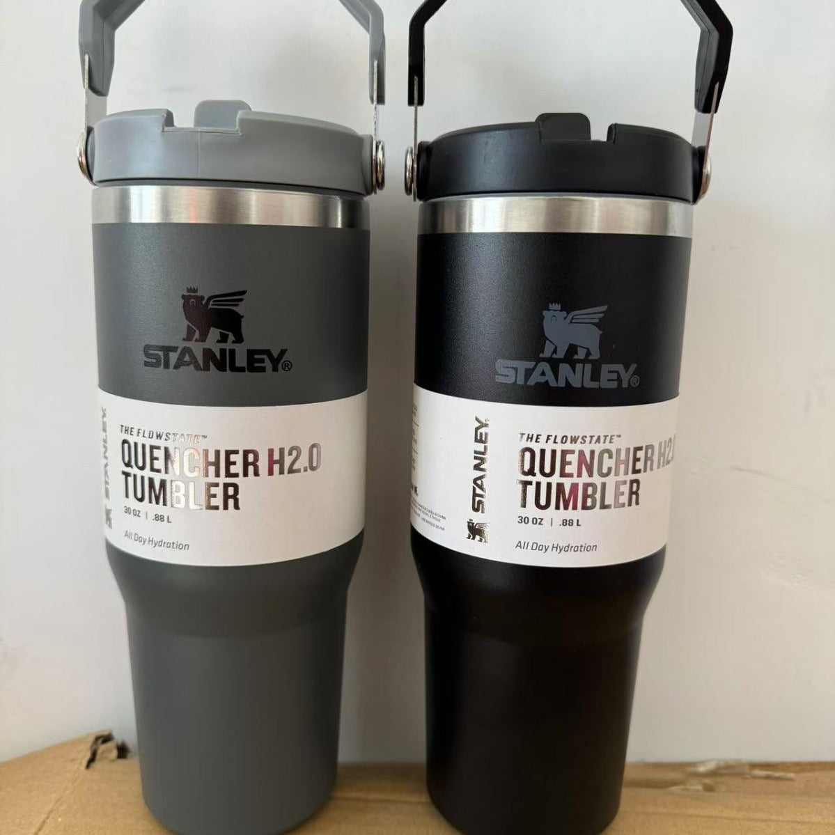 🥤 Insulated Travel Tumbler with Handle & Straw